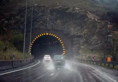 جاده‌های شمال بارانی است
