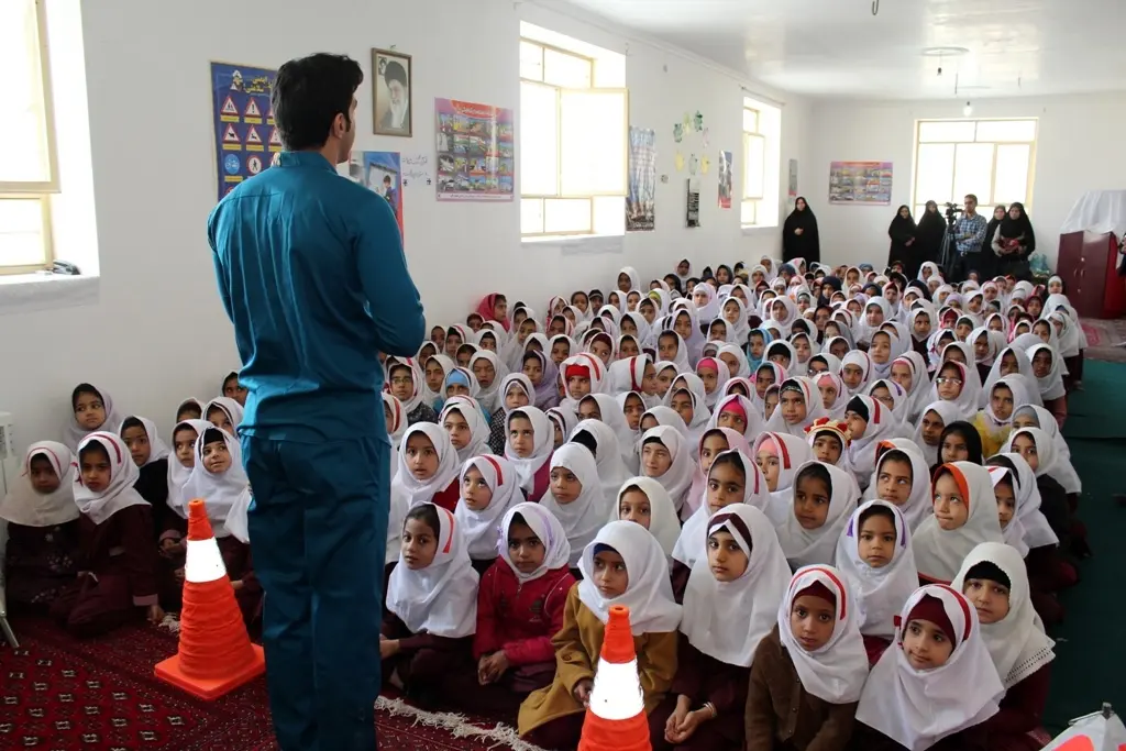 آموزش های ترافیکی در مدارس حاشیه جاده‌های کرمان