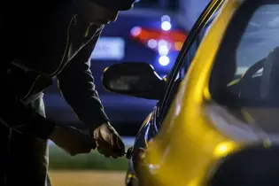 روش جدید سرقت خودرو با استفاده از جرثقیل در زاهدان