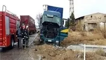 برخورد اتوبوس با تریلی در خراسان جنوبی/ 25 مسافر مصدوم شدند