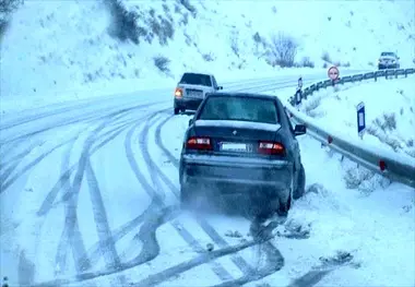 بارش برف و کولاک باعث لغزندگی جاده های زنجان 