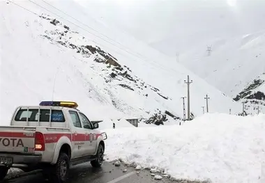 ریزش بهمن در گردنه ژالانه؛ راه ارتباطی ۵ روستای کردستان همچنان مسدود است‌ 