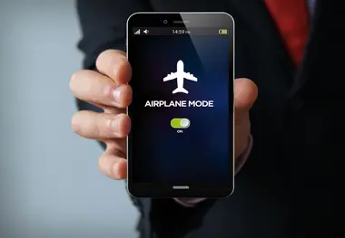 افزایش وابستگی مسافران به موبایل و هویت دیجیتال در پروازها | گزارش جدید یاتا ۲۰۲۵