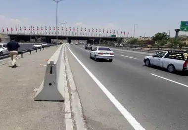 طرح جمع آوری گاردریل‌های وسط بزرگراه آزادگان