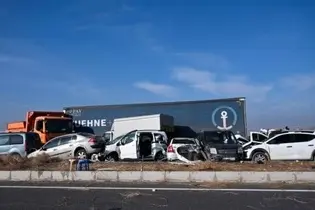 فیلم| تصادف زنجیره‌ ای در بزرگراه شهید بابایی 