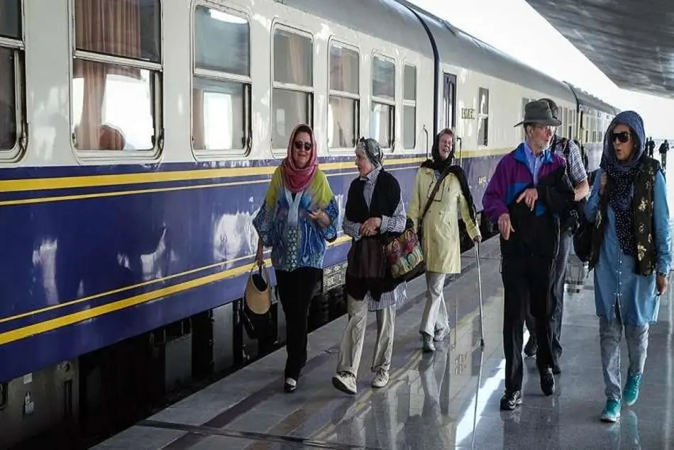 برنامه‌های ویژه قطار گردشگری به مناسبت روز ملی خیام