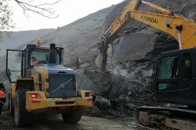 محور سیریک–جاسک پس از طغیان رودخانه ها بازگشایی شد