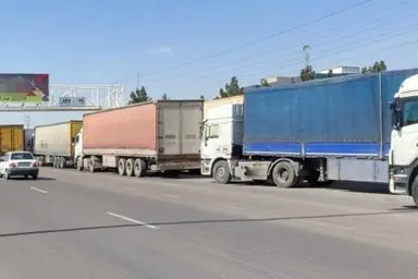 افزایش ورودی پایانه امیرکبیر؛ اعتراض رانندگان کامیون به جهش قیمت ها و ثبات کرایه/ لاستیک جفتی ۱۸۰ میلیون