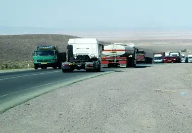 تصادف زنجیره ای دلخراش کامیون ها در جاده  قدیم تهران-قم+ فیلم