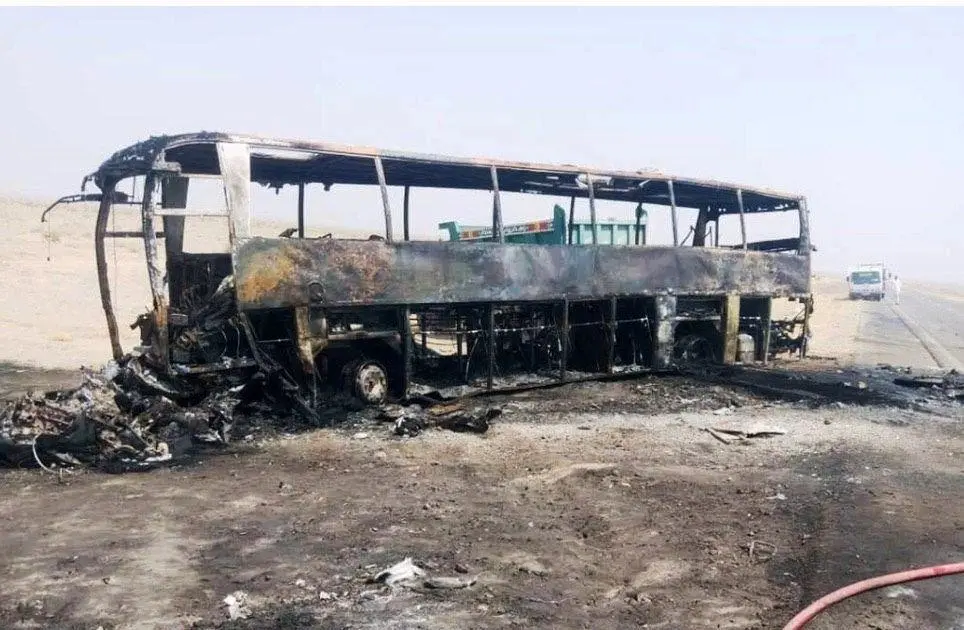 سوخت قاچاق اتوبوس مسافربری را به آتش کشید + عکس
