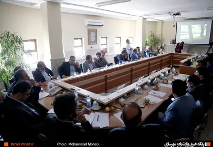 گزارش تصویری: برگزاری جلسه بررسی نحوه جانمایی ایستگاه راه‌آهن پرند با حضور مشاور وزیر راه و شهرسازی