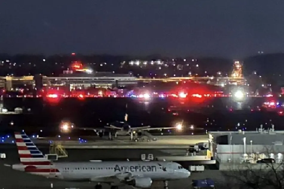 توقف پروازها در فرودگاه ریگان واشنگتن در پی تهدید بمب گذاری + فیلم