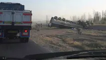 واژگونی تریلی در محور بندرعباس ـ لار حوالی کهورستان؛ مسیر موقتاً مسدود شد