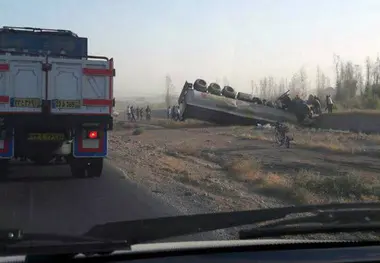 واژگونی تریلی در محور بندرعباس ـ لار حوالی کهورستان؛ مسیر موقتاً مسدود شد
