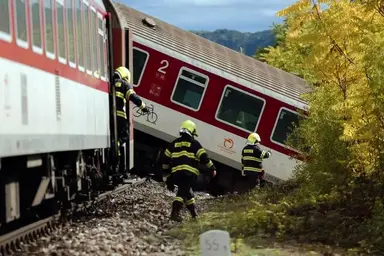 برخورد دو قطار در اسلواکی بدون تلفات جانی/ زخمی شدن ده ها مسافر در دومین سانحه ریلی ماه اخیر