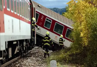 برخورد دو قطار در اسلواکی بدون تلفات جانی/ زخمی شدن ده ها مسافر در دومین سانحه ریلی ماه اخیر