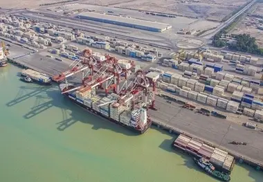 فعالیت بنادر ایران  فقط با ۵۰ درصد ظرفیت