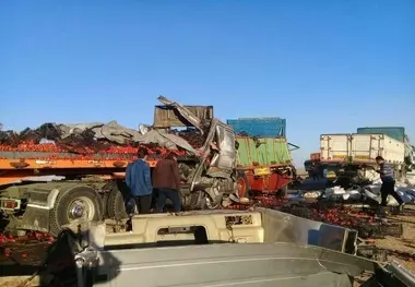 فیلم| بوران و طوفان شن شدید و تصادف عجیب خودروها در جاده نایین