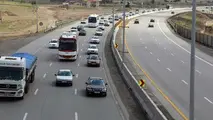 ترافیک در آزادراه‌های قزوین-کرج-تهران نیمه سنگین است 