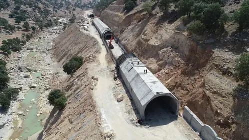 ساخت تونل جاده پاتاوه دهدشت 