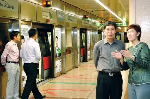 Singapore aims for cashless public transport by 2020