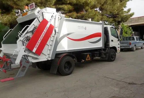 بیش از ۵۰ درصد کامیون‌های حمل زباله فاقد معاینه فنی هستند