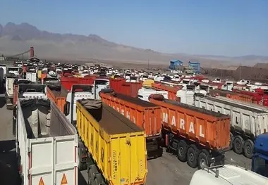 معطلی 13 تا 14 ساعته رانندگان در ذوب آهن اصفهان بدون دریافت حق توقف