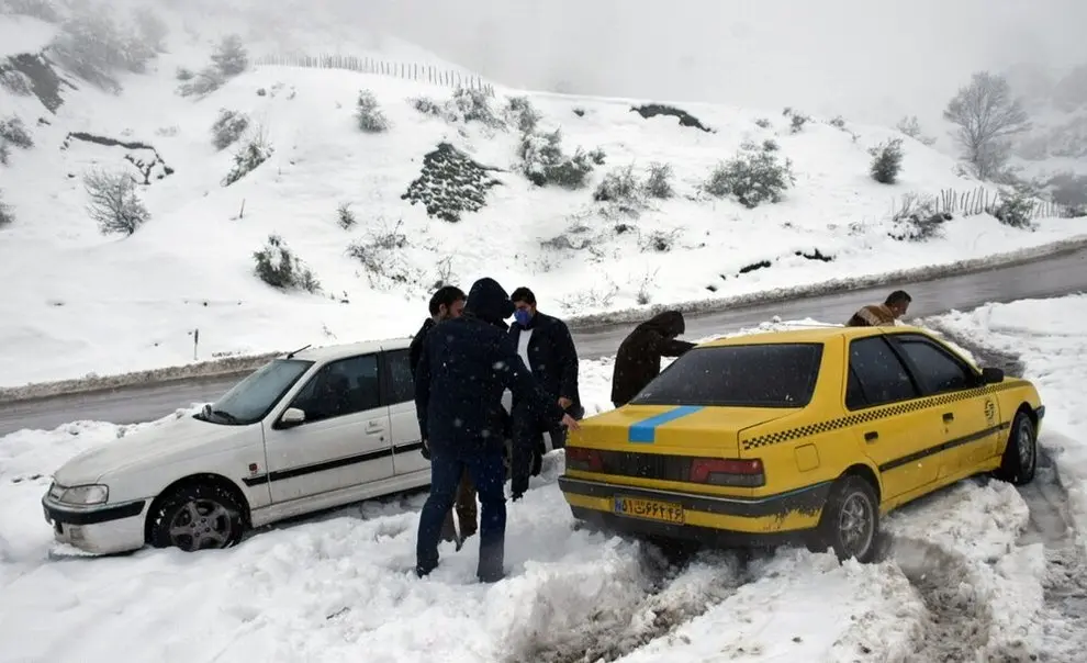 ۳۴۸ خودرو گرفتار در برف امداد رسانی شدند