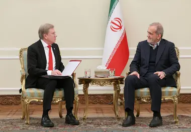 عزم دولت ایران برای تکمیل راهگذر شمال جنوب جدی است/وزیر راه و شهرسازی پیگیر اجرای توافقنامه خط آهن رشت آستارا است 