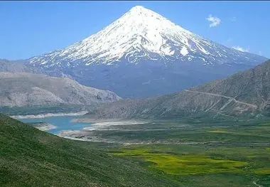 عکس| جاده، اتوبوس و استقامت کوه دماوند