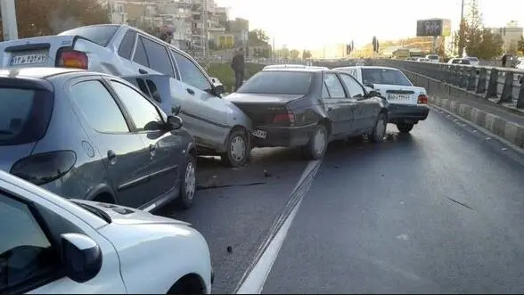 تصادف زنجیره ای در بزرگراه امام علی (ع) تهران