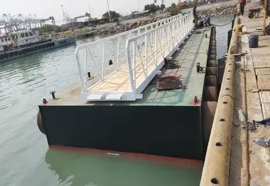 ساخت سه فروند اسکله فلزی شناور در بندر شهید رجایی