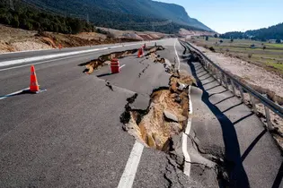   ریزش ناگهانی چاده در چین