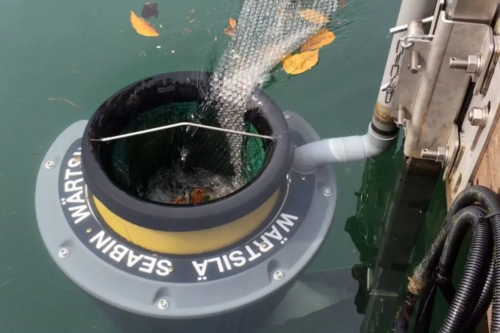 سطل زباله شناور ایده ای برای حذف زباره ها از روی سطح آب +فیلم