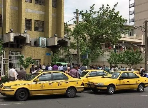      تجمع اعتراضی ۱۵۰۰ راننده تاکسی سامانه ۱۳۳