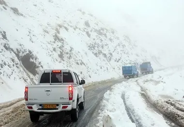 تداوم بارش برف و باران در جاده‌های ۱۳ استان