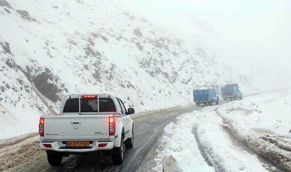 بارش برف در جاده‌های ۱۲ استان 