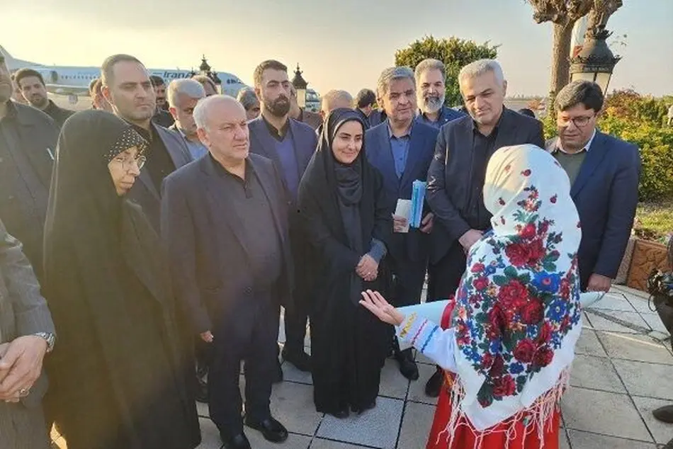 وزیر راه و شهرسازی وارد فرودگاه ساری شد 

