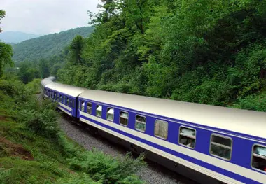 تخفیف ۲۵ درصدی بلیت قطار برای مسافران متولد دهه فجر