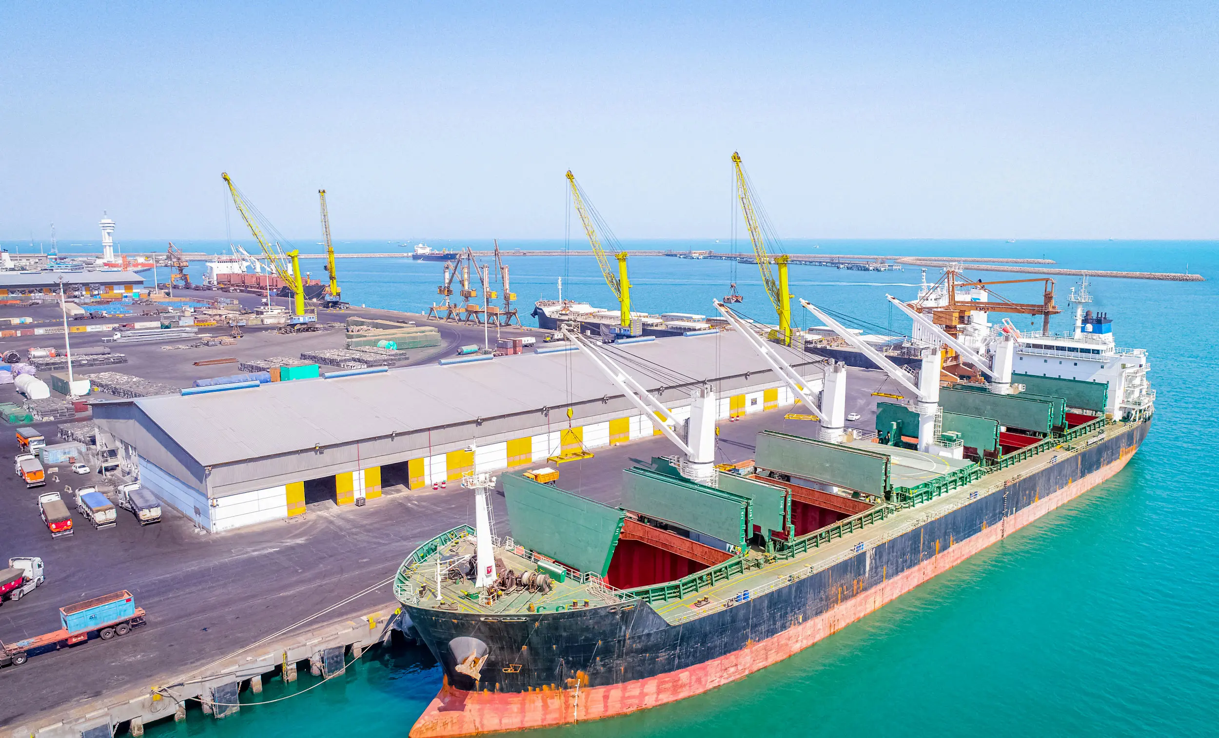 بندر شهید رجایی می تواند پایگاهی برای تجارت عمان باشد 
