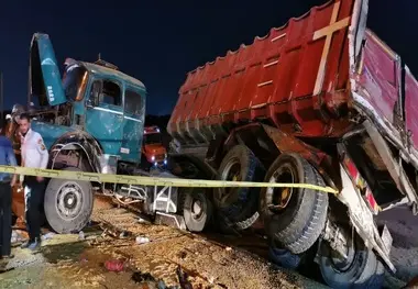 تصادف مرگبار تریلر با کامیون در آزادراه تهران - ساوه + فیلم