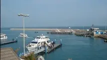 صیادان کنارک برای آزادی چهار صیاد اسیر گل ریزان کردند