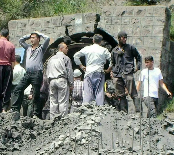 پیگیری مطالبات خانواده‌های جان باختگان معدن آزادشهر توسط یک تیم سه‌نفره