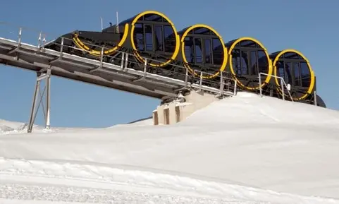 barrel-shaped-carriages-seen-line-stoos-funicular_4e311d4e-e19f-11e7-814a-000c05070a4c
