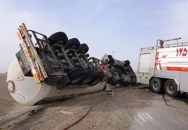 واژگونی یک نفت‌ کش در شهربابک/ انسداد جاده رفع می‌ شود