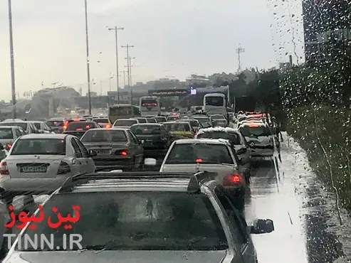 آبگرفتگی و ترافیک در اتوبان تهران-کرج