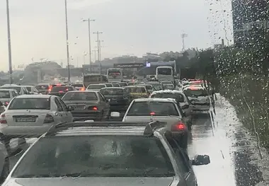 آبگرفتگی و ترافیک در اتوبان تهران-کرج