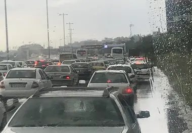آبگرفتگی و ترافیک در اتوبان تهران-کرج
