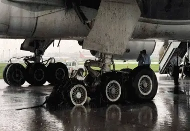 Thai Airways Boeing 777 Experiences Temporary Runway Excursion