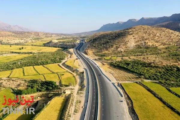 آزادراه شیراز اصفهان تنها اتوبان بدون زباله و آلودگی های بصری + فیلم